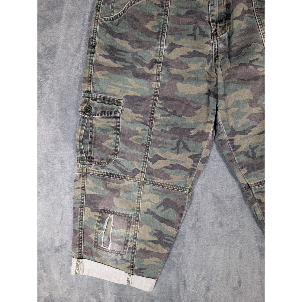 Fashion Bug Camo Cargo Capri Pants Size 14 Distressed Y2K Utility Mid Rise - Picture 8 of 13